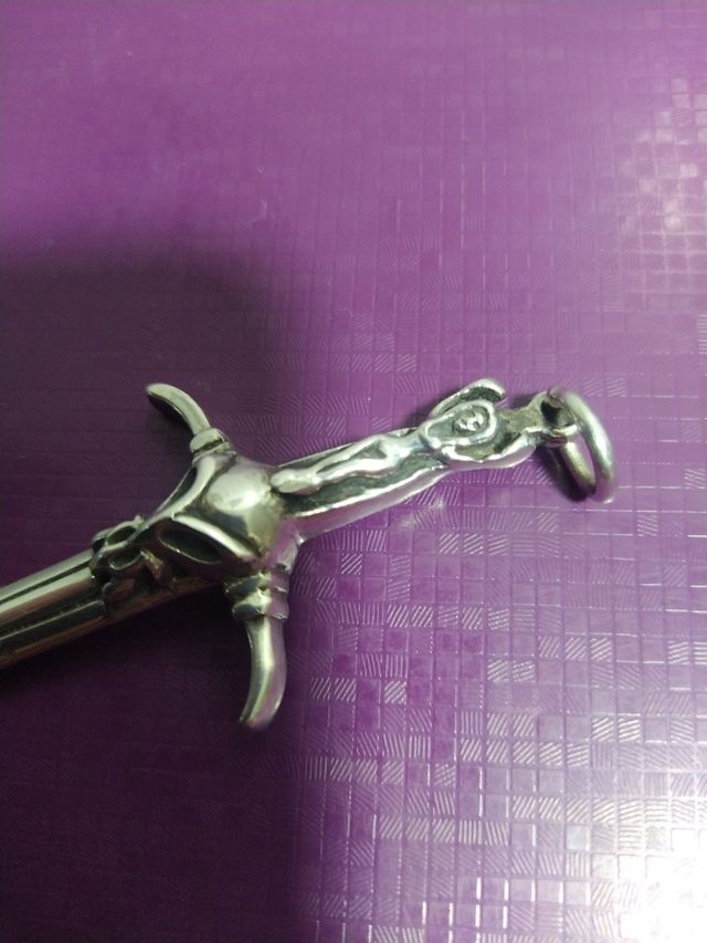 Colgante plata espada