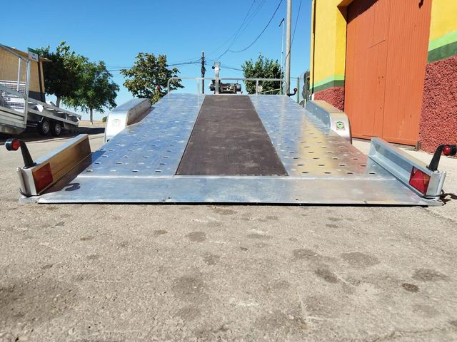 Plataforma porta vehiculos: Medidas 4300 x 2000 mm