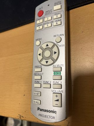 Mando Proyector panasonic Pt-RW330 y Rw370