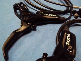 NUEVOS FRENOS 4 PISTONES SRAM GUIDE R +20mm