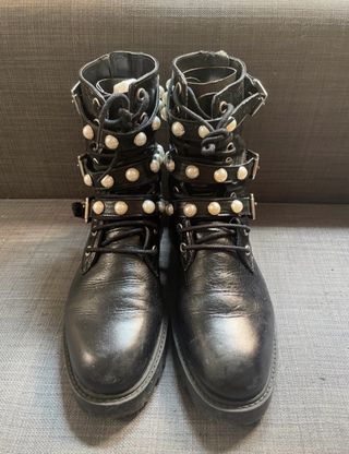 Botas de Zara negras con perlas