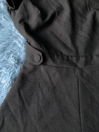 Mono negro corto cruzado espalda