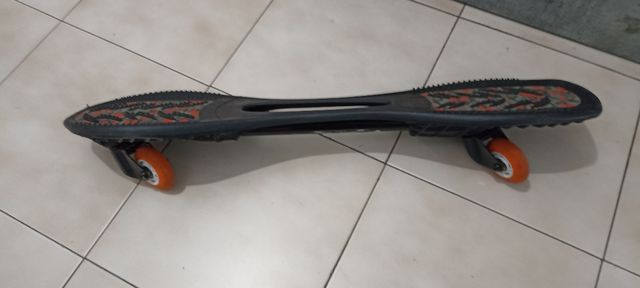 Monopatín waveboard seminuevo