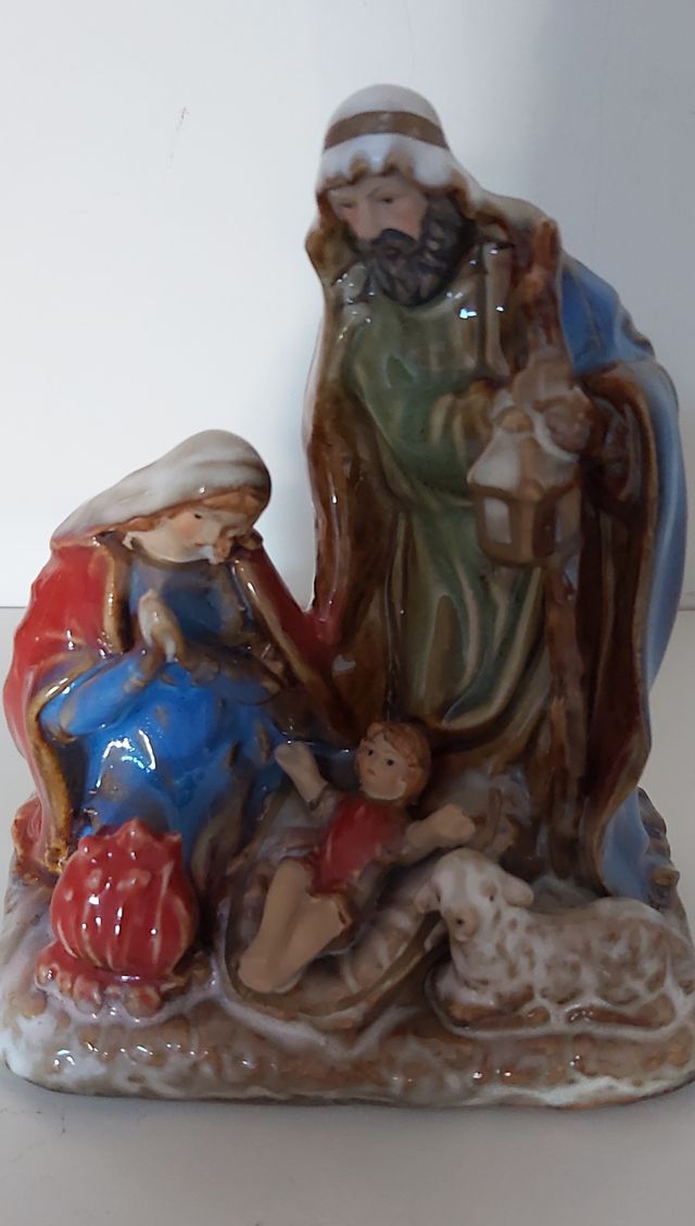Belen compacto Sagrada familia en  porcelana