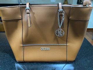 Bolso shopper marrón GUESS