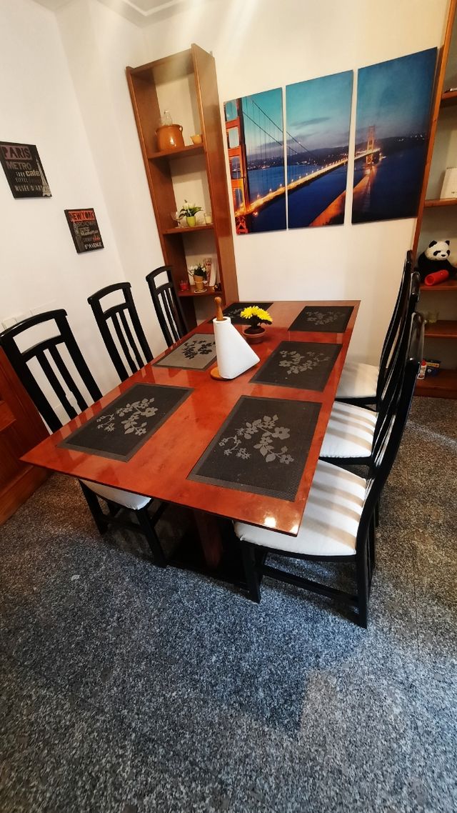 Mesa y sillas de comedor