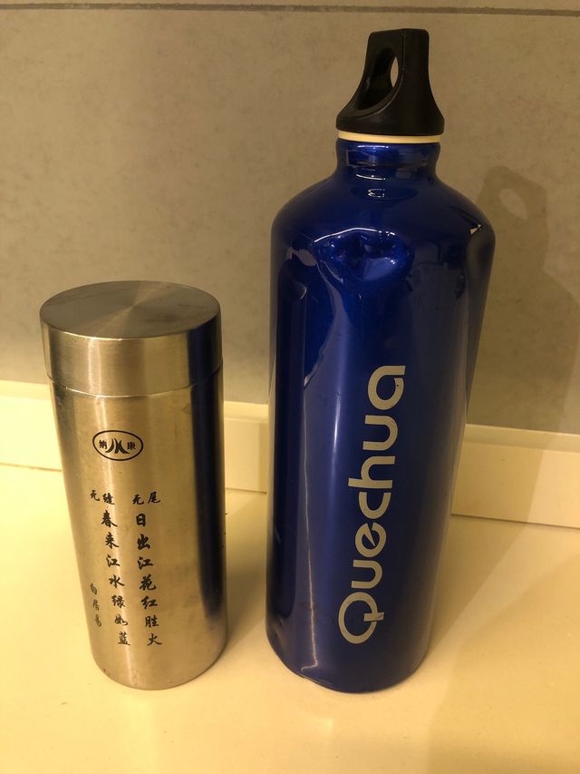 botella y termo de aluminio
