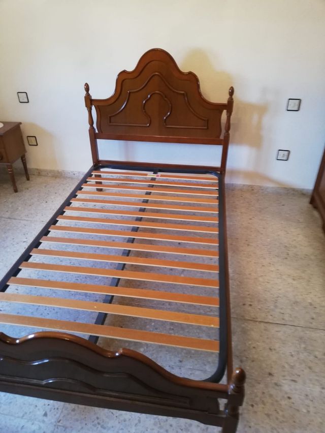 Cama con somier y cabeceros