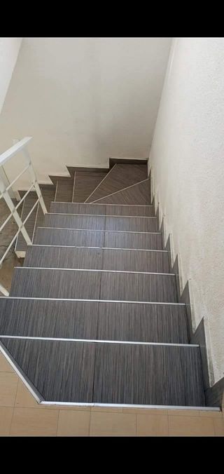 se hace instalación de pisos flotantes , azulejos 