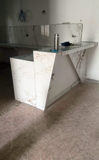 se hace instalación de pisos flotantes , azulejos