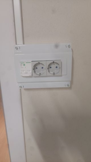 Electricista económico y profesional