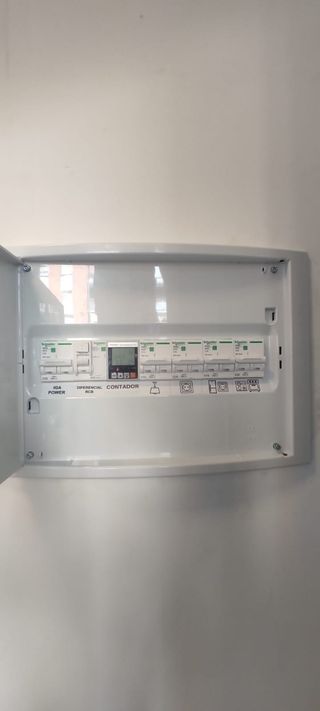 Electricista económico y profesional