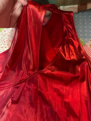 vestido rojo de cuero