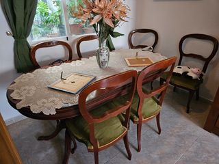 Mesa de comedor extensible y 6 sillas