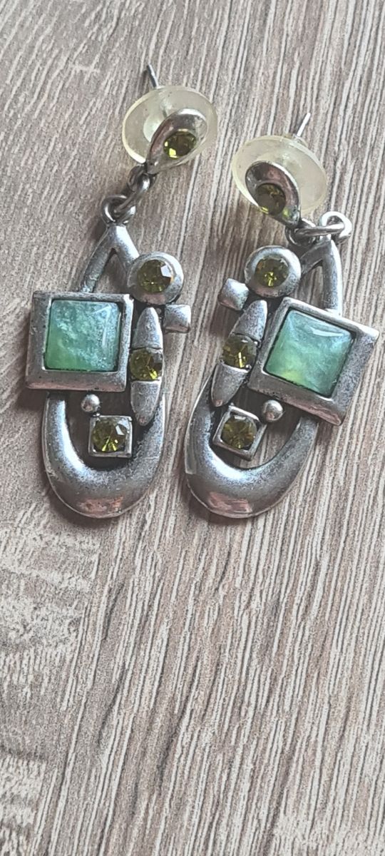 Pendientes con piedra verde