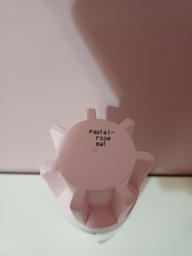 Spray edding rosa pastel.