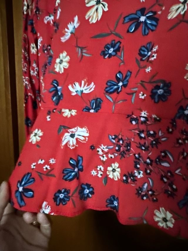 Camicetta fantasia floreale H&M fondo rosso