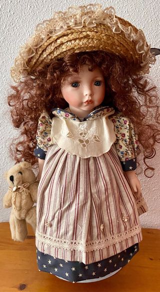 Muñeca antigua de cerámica