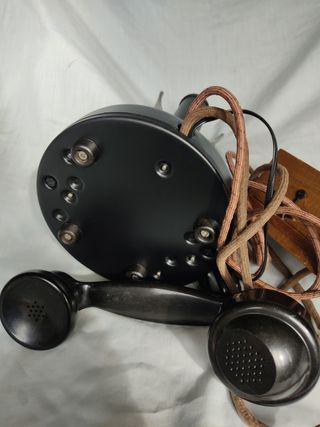 Antiguo teléfono de hotel francés.