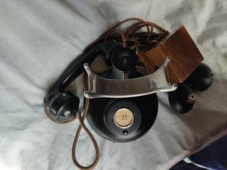 Antiguo teléfono de hotel francés.