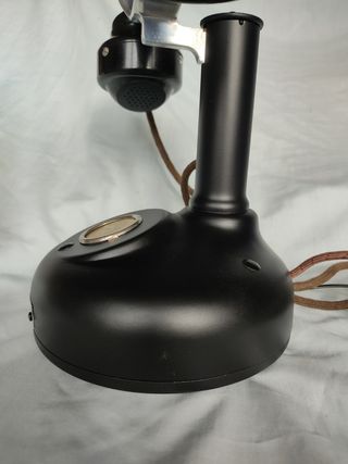 Antiguo teléfono de hotel francés.