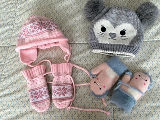 Conjunto de dos juegos de gorro y guantes