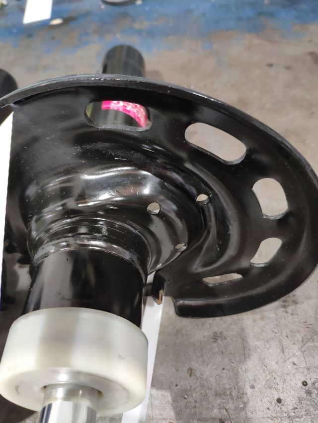 Amortiguador KYB peugeot 208, 2008 seminuevo