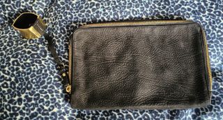 Bolso con muñequera Zara