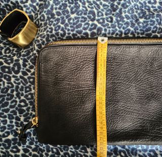 Bolso con muñequera Zara