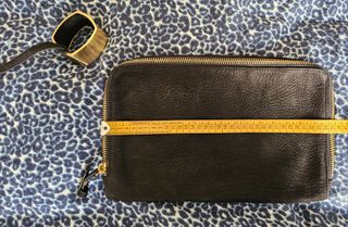 Bolso con muñequera Zara