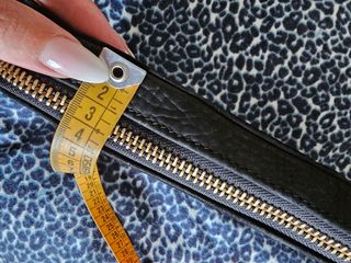 Bolso con muñequera Zara