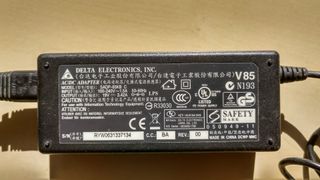 Cargador Portátil Deltra Electronics (PackardBell)