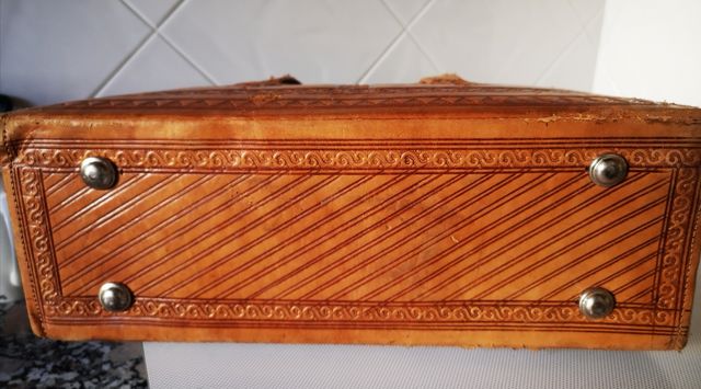 Bolso cuero repujado vintage