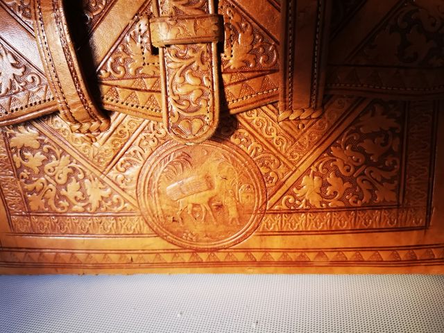 Bolso cuero repujado vintage