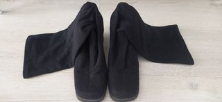 Botas altas de tacón negras