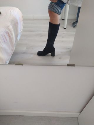 Botas altas de tacón negras