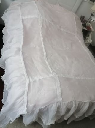 Colcha antigua de organdí .JOYA!
