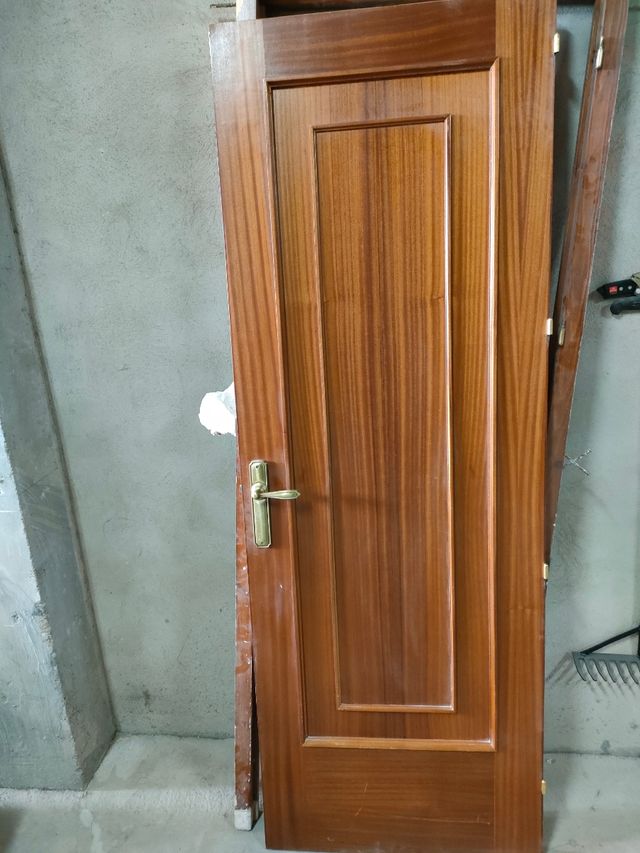 Puertas madera maciza