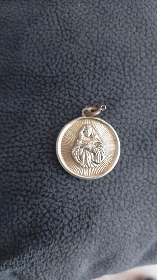 medalla Virgen chapada oro
