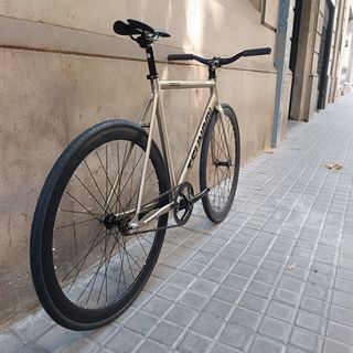 Bicicleta Tsunami Ti, color Titanio