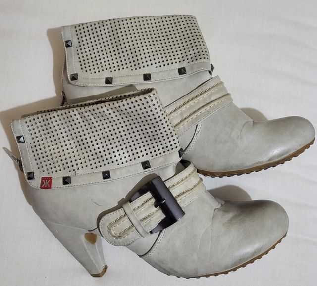 Botines de tacón blancos