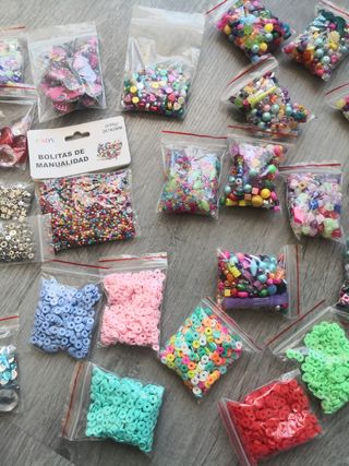 Bolsitas de diferentes abalorios.
