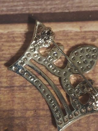 Hermoso broche corona 👑 plateada brillante joyas