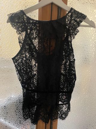 top encaje negro