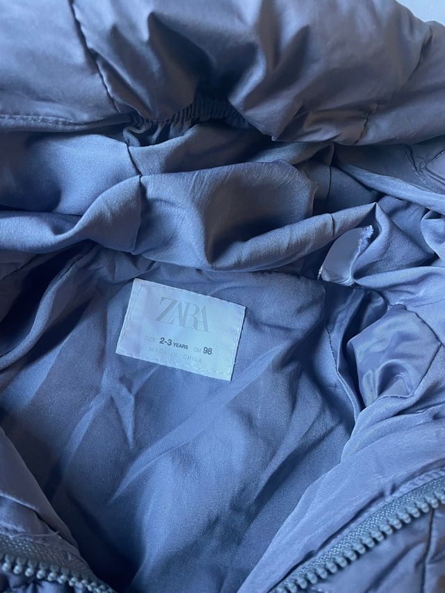 plumas gris niño 2 -3 años zara