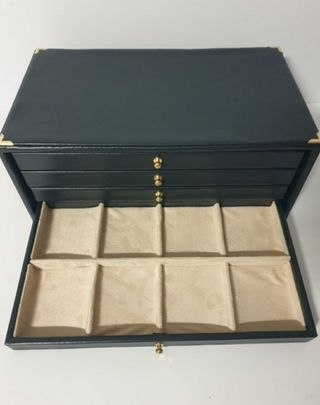 Mobiletto per medaglie in ecopelle nera