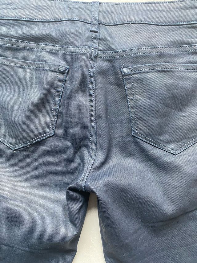 Calças skinny, efeito encerado, azul-marinho