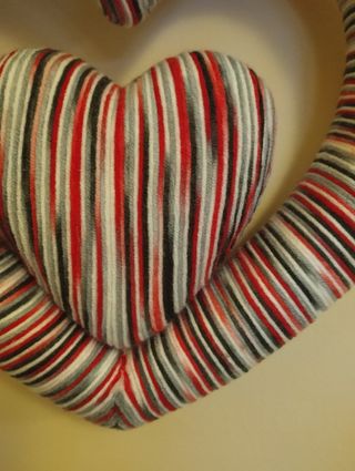 Due ghirlande a cuore fatte a mano