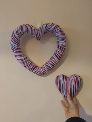 Due ghirlande a cuore fatte a mano