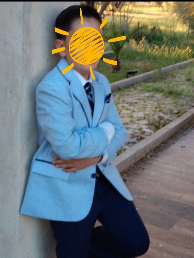 Abito da bambino. Taglia 11 elegante, bella